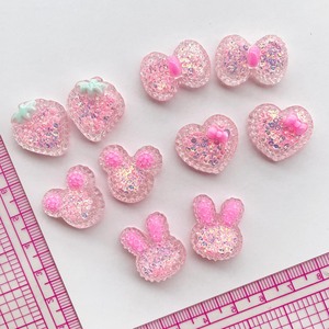 Charm in resina rosa glitterato HK Hello Cat per borsa trucco, ciabatta, custodia, decorazioni 3D e accessori per artigianato in resina - Product Image 3