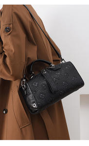 <span class=keywords><strong>2026</strong></span> 新款热销批发时尚高品质名牌防水 PU 斜挎包设计师包单肩包 - Product Image 6