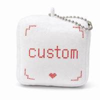 Porte-clés personnalisé en peluche de coton, broderie personnalisée, breloque 3D, porte-clés carré doux pour sacs/sacs à dos/clés, dessin animé/mode