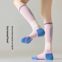 Chaussettes de compression sportives tricotées professionnelles pour mollets, haute pression, respirantes, antidérapantes, en polyester, ODM, pour la course et la corde à sauter