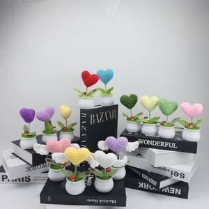 Corazón de Ganchillo Hecho a Mano, Maceta con Forma de Amor Amigurumi de 5 cm, para Decoración de Regalos de San Valentín o Bodas - Product Image 2