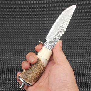Coltello da Caccia Damascus 67 Floor con Manico in Corno di <span class=keywords><strong>Cervo</strong></span>, Affilato per Campeggio e Sopravvivenza all'Aperto, con Custodia in Pelle - Product Image 4