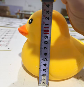 Canard géant en caoutchouc à presser, <span class=keywords><strong>jouet</strong></span> <span class=keywords><strong>anti</strong></span>-<span class=keywords><strong>stress</strong></span> géant pour le bain, canard amusant et mignon pour enfants et adultes, <span class=keywords><strong>jouet</strong></span> <span class=keywords><strong>anti</strong></span>-<span class=keywords><strong>stress</strong></span> souple, canard géant - Product Image 4
