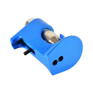 Pince à sertir industrielle pour ingénierie chimique, à entrée frontale, en acier à ressort, finition texturée, outil de sertissage sans effort - Product Image 1