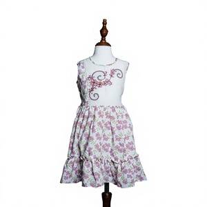 Chemise personnalisée pour bébé fille, 100% coton biologique, tissu tricoté, imprimé, broderie, col montant, chemisier d'été pour enfants - Product Image 1