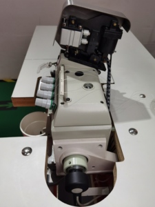 RONMACK RM-NS-5DEH-27M Nueva Máquina de Coser Mecánica de Cama Plana con Doble Barra de Aguja, Overlock para Colchones y Pie Caminante, de Servicio Extra Pesado - Product Image 5