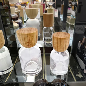 Bouteilles de parfum en verre rondes de luxe de 30ml 50ml 100ml avec bouchon en bois et joint à vis pour sérums de soins de la peau et utilisation de flacon compte-gouttes - Product Image 5