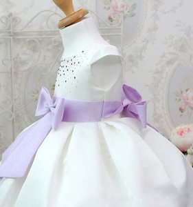 เดรสเด็กผู้หญิงทรงเอ สไตล์ผ้าซาตินคอตตอนคุณภาพสูง ความยาวระดับเข่า แขนสั้น น่ารัก ลาย 3 มิติ รับผลิตแบบ OEM สำหรับฤดูร้อน รุ่นใหม่ล่าสุด - Product Image 5