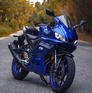 Moto sportive <span class=keywords><strong>Yamaha</strong></span> YZF-R3 321cc, bicylindre refroidi par liquide, démarrage électrique |   Équipé d'un système ABS |   Vitesse maximale de 180 km/h |   Suivi - Product Image 1
