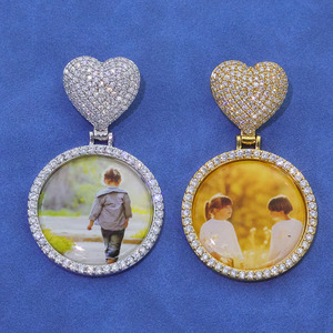 จี้รูปหัวใจประดับเพชรโมอิสซาไนต์แบบกำหนดเอง VVS พร้อมตัวล็อกแบบ Prong Set เงินแท้ 925 ชุบทองคำแท้ ประดับเพชร GRA ผ่านการทดสอบเพชร B2B - Product Image 1