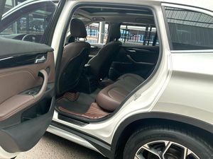 <span class=keywords><strong>BMW</strong></span> <span class=keywords><strong>X1</strong></span> <span class=keywords><strong>2020</strong></span> 1.5T SUV a Gasolina, Automático, Volante a la Izquierda, Vehículo Usado para Exportación, Interior de Cuero Oscuro - Product Image 4
