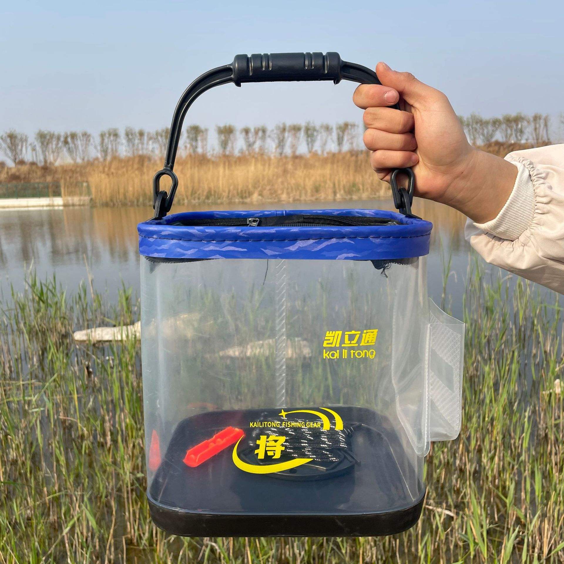 สีน้ำเงินเข้ม