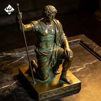 Sculpture classique de guerrier romain agenouillé en bronze, statue humaine en cuivre moulé à la main avec base pour maison européenne vintage