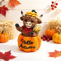 Patung Resin Sapi Hutan Hiasan Meja Gaya Farmhouse dengan Alas Labu dan Aksen Gandum, untuk Halloween dan Thanksgiving
