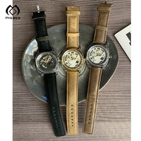 Montres-bracelets carrées rétro de luxe OEM ODM, boîtier gravé doré, bracelet en cuir, mécanique automatique squelette lumineux pour hommes