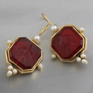 Audrey Con Pendientes colgantes chapados en oro vintage con piedra roja y perlas de imitación geométricas, joyería de moda para mujer - Product Image 4