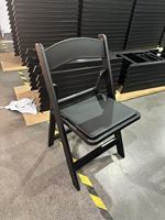 Chaise pliante en résine noire rembourrée de haute qualité pour jardin, hôtel, protection UV, empilable, pour mariage, enterrement, location, événement, vente en gros