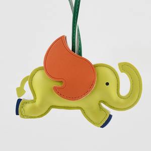 Porte-clés en cuir PU élégant vintage en forme d'éléphant, mignon, personnalisé, animal miniature, charme en cuir de luxe pour femmes - Product Image 1