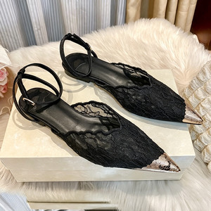 Chaussures plates élégantes en dentelle florale pour femmes, à bout pointu et talon doré, avec bride de cheville, idéales pour mariage et soirée, confortables, en maille, pour l'été - Product Image 5