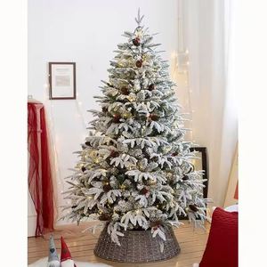 Árbol de Navidad Artificial de 6 pies, Mezcla de PE y PVC, con Decoración de Copos de Nieve, para Interiores y Exteriores - Product Image 1