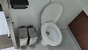 Remolque de Baño Móvil de Lujo Personalizado, Diseño Moderno, Inodoro Portátil para Uso en Exteriores, Disponible para la Venta - Product Image 6