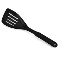 Spatule en nylon résistant aux hautes températures, ustensile de cuisine noir multifonctionnel, spatule à fentes avec logo personnalisé
