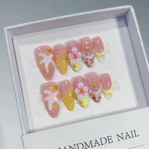 <span class=keywords><strong>Ongles</strong></span> Amande Jaune Ombré Faits Main 10 Pièces avec Breloques Étoile de Mer Rose et Perles Dorées Dégradées - Product Image 5