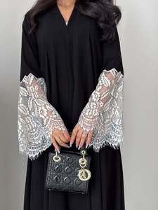 Elegante Conjunto de Abaya Musulmana, Vestido Negro con Ribete de Encaje Blanco y Pañuelo a Juego, Ideal para los Mercados Europeo, Americano y de Oriente Medio - Product Image 5