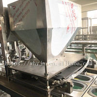 Automático arroz gachas comida vacío bandeja taza tazón contenedor llenado sellado máquina de embalaje