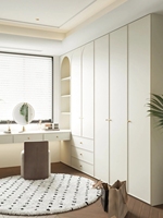 Mobilier de chambre sur mesure avec coiffeuse et miroir de maquillage dans l'armoire