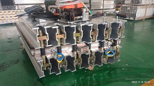 Pressa Vulcanizzatrice <span class=keywords><strong>Usata</strong></span> per Nastri Trasportatori con Motore per la Produzione di Polvere di Gomma - Product Image 4