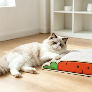 Griffoir pour chat personnalisé en forme de fraise, en carton ondulé blanc, résistant à l'usure, sans perte de fibres, jouet créatif et personnalisé pour chat - Product Image 1