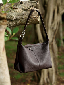 Bolso de <span class=keywords><strong>Hombro</strong></span> de Cuero Vacuno de Primera Capa con Patrón TC de Lujo 2026 para Mujer, Bolso Hobo Minimalista de Cuero Genuino, Bolso Chic para Llevar Bajo el Brazo - Product Image 6