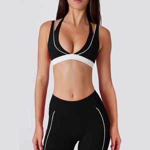 Ensemble YianColor Block Halter : Soutien-gorge <span class=keywords><strong>de</strong></span> sport et short taille haute, tenue d'entraînement avec short à dos en U profond et poche, <span class=keywords><strong>4</strong></span> <span class=keywords><strong>couleurs</strong></span> disponibles - Product Image 3