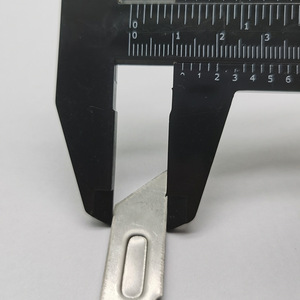 Connecteur d'angle en acier inoxydable Youyue 36 mm, quincaillerie de traitement par emboutissage profond pour l'assemblage de murs-rideaux et de fenêtres - Product Image 1