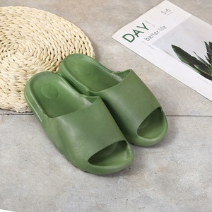 Sandalias planas de PVC personalizadas para verano, chanclas informales para piscina y playa, con patrón de logotipo personalizado multicolor, en promoción - Product Image 6