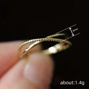 Anello Minimalista a Fascia Liscia con Linee Incrociate, Gioiello Semplice per Uso Quotidiano alla Moda per Donne - Product Image 4