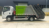 Camion à ordures Isuzu 4x2 manuel personnalisé pour l'exportation, 7 m³ de capacité, compacteur de déchets à chargement arrière de haute qualité, haute efficacité