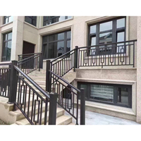 Pegangan Tangga Aluminium Kustom OEM |   Pagar Tangga Balkon Anti Karat Desain Modern |   Keamanan Dek Luar Ruangan Hitam