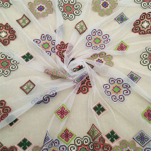 Tissu en dentelle soluble à l'eau brodé en maille 100% polyester à motif floral de luxe pour robes et accessoires vestimentaires - Product Image 5