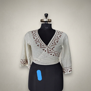 Blusa de lino y algodón vintage para mujer, con cuello en V, bordada, de manga tres cuartos, con estampado geométrico, venta al por mayor - Product Image 3