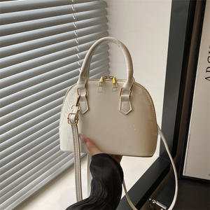 Nuevo Bolso de Mano de Alta Calidad, Elegante y Versátil, Estilo Europeo y Americano, Bolso de Hombro/Bandolera Moderno y a la Moda. - Product Image 2