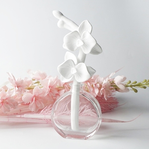 Ambientador de aire perfumado hecho a mano, flor de porcelana de cerámica, botella de vidrio de 100ML, fragancia aromática para el hogar, difusor de caña de aceite esencial - Product Image 3