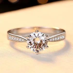 中国批发情侣戒指镀铑硅石钻石戒指女925纯银