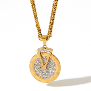 Collar con Colgante Redondo de Acero Inoxidable Chapado en Oro con Números Romanos de Circonio y Reloj Giratorio Triangular Estilo Hip Hop - Product Image 3