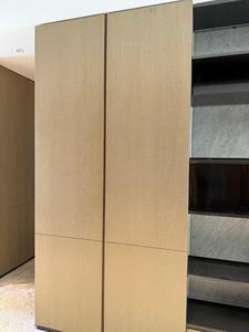 Mobile dispensa moderno di lusso con armadio per scarpe, design personalizzato in legno chiaro con illuminazione a LED, soluzione di archiviazione di alta gamma - Product Image 2