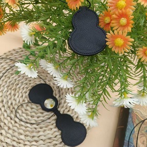 Summer Fashionable <b>Mirrored</b> Magnetic Hat <b>Clip</b>, Neck Hanger Gourd Shaped Beach Hat <b>Clip</b>, Vacation Glasses <b>Clip</b>, PU Leather - Product Image 2