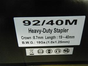 APLUS 92/40M Pneumatic Staple Gun 18GA 40mm Nail Capacity Aluminum CE Certified Upper Loading Long Magazine - Product Image 2