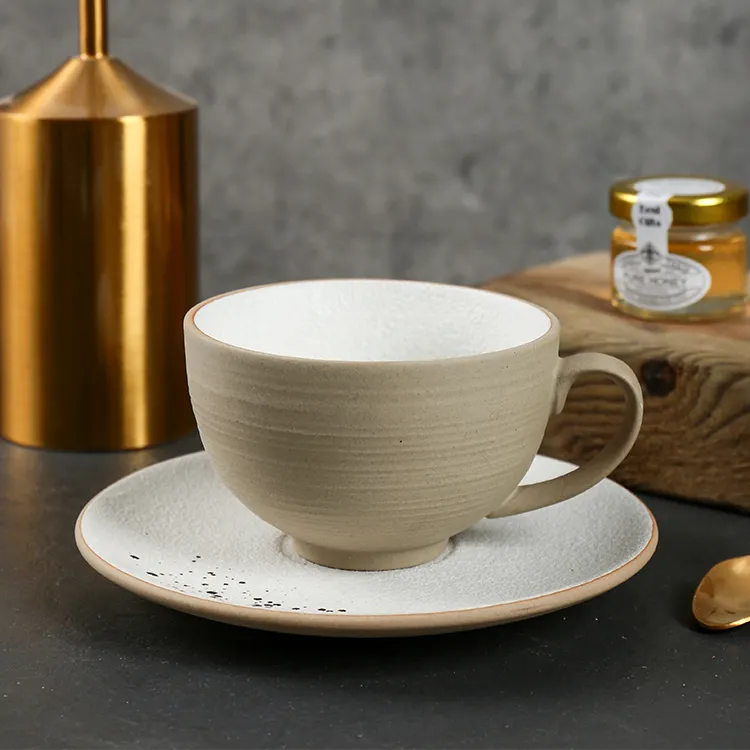 Tazze per cappuccino latte e piattino personalizzato in ceramica per regalo di lusso fatto a mano con texture ruvida di alta qualità