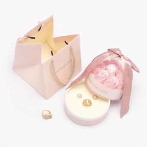 Boîte cadeau Saint-Valentin avec rose éternelle, boîte à bijoux en acrylique, vente en gros disponible - Product Image 1